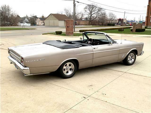 Ford Galaxie 1966 image number 8