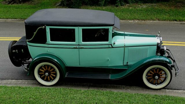 Pontiac SPORT LANDAU 1928 image number 2