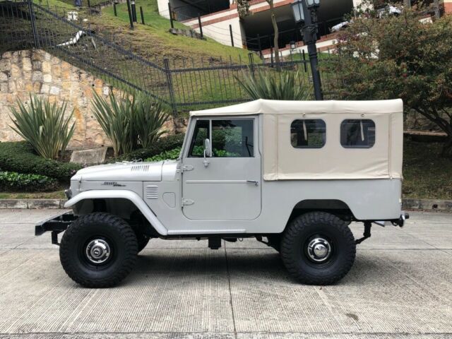 Toyota FJ Cruiser 1973 image number 23