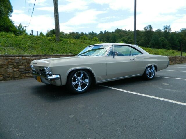 Chevrolet Impala 1965 image number 0