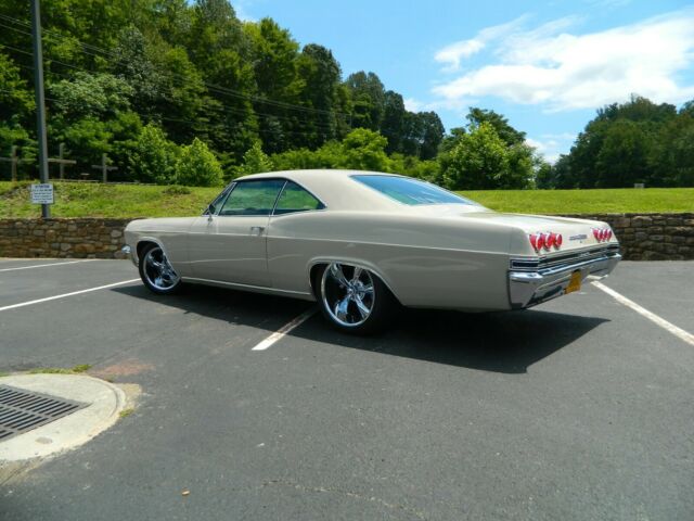 Chevrolet Impala 1965 image number 1