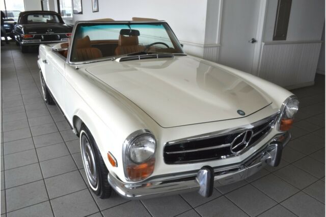 Mercedes-Benz SL-Class 1971 image number 24