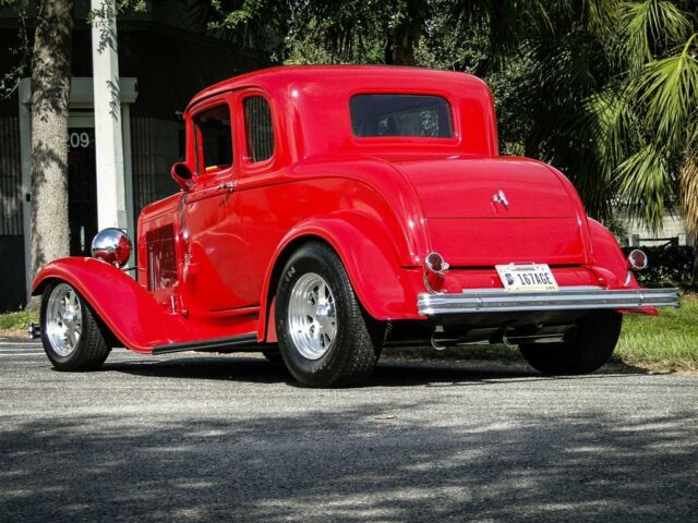 Ford 5-Window Coupe 1932 image number 31