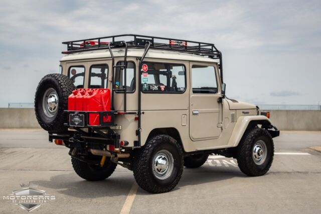 Toyota Land Cruiser 1975 image number 7