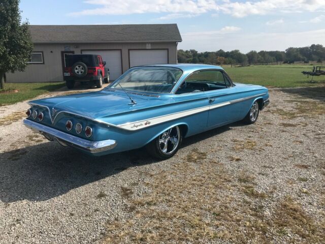 Chevrolet Impala 1961 image number 2