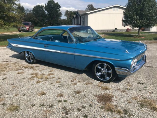 Chevrolet Impala 1961 image number 3