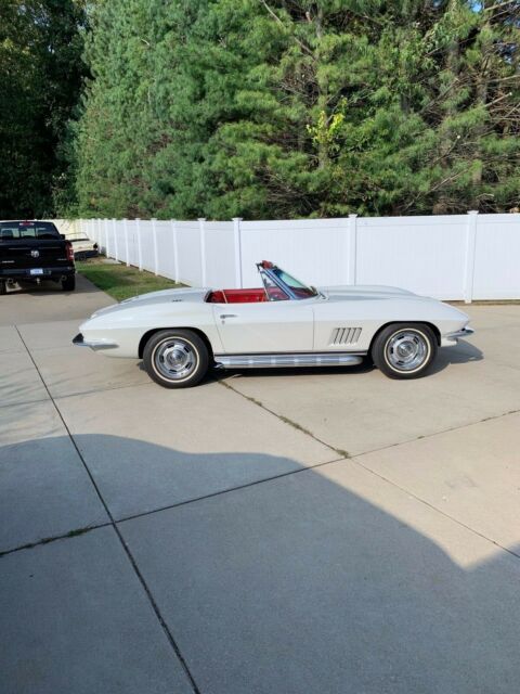 Chevrolet Corvette 1967 image number 13