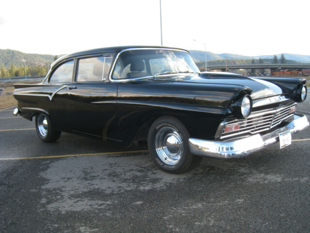 Ford Fairlane 1957 image number 25