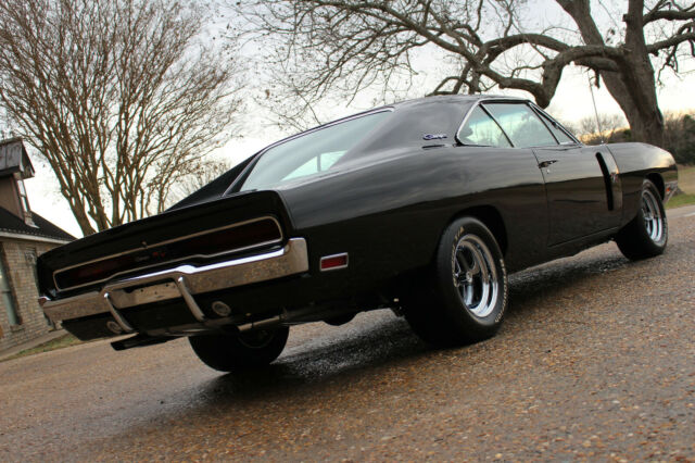 Dodge Charger 1970 image number 12