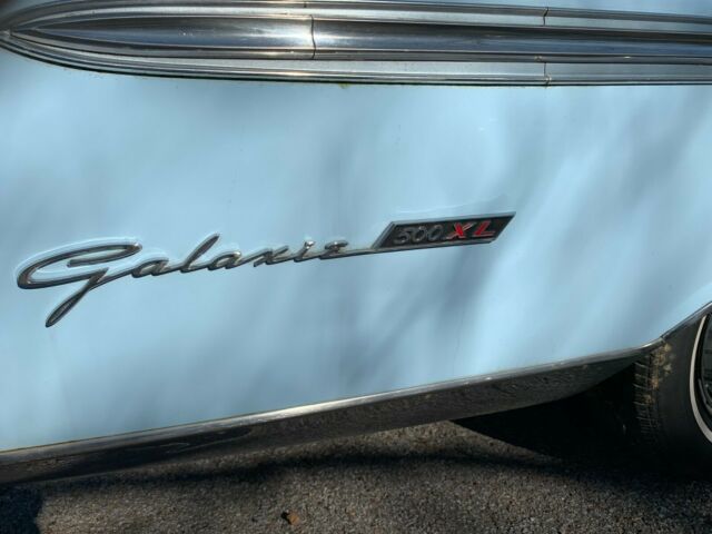 Ford Galaxie 1962 image number 34