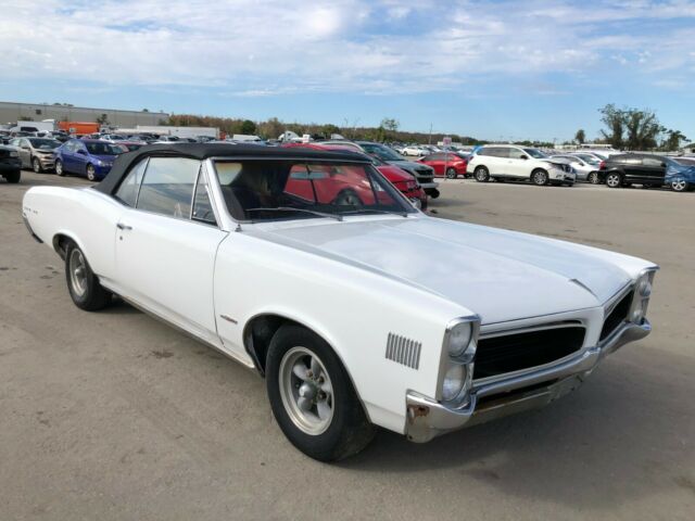 Pontiac Le Mans 1966 image number 1