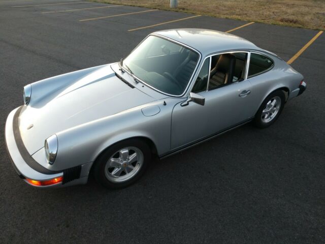 Porsche 911 1975 image number 1