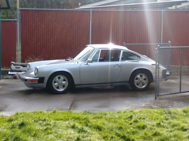 Porsche 911 1975 image number 14