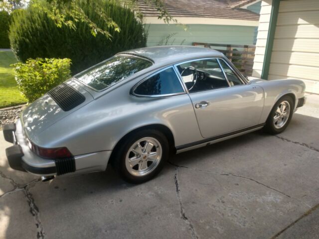 Porsche 911 1975 image number 15