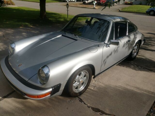 Porsche 911 1975 image number 16