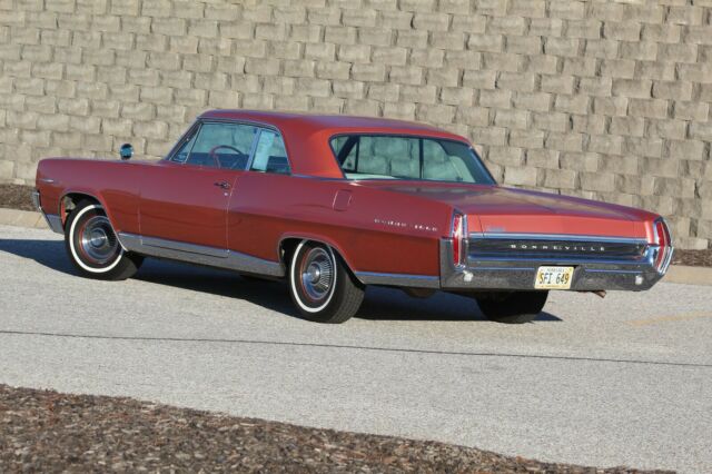 Pontiac Bonneville 1964 image number 27