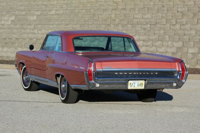 Pontiac Bonneville 1964 image number 28