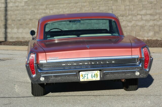 Pontiac Bonneville 1964 image number 30