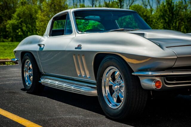 Chevrolet Corvette 1965 image number 10