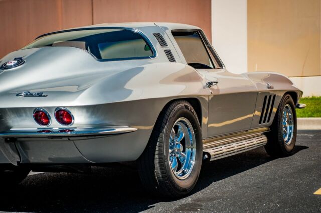 Chevrolet Corvette 1965 image number 12