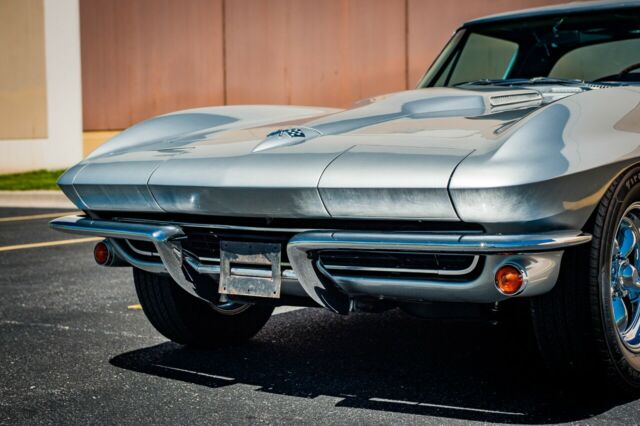 Chevrolet Corvette 1965 image number 13