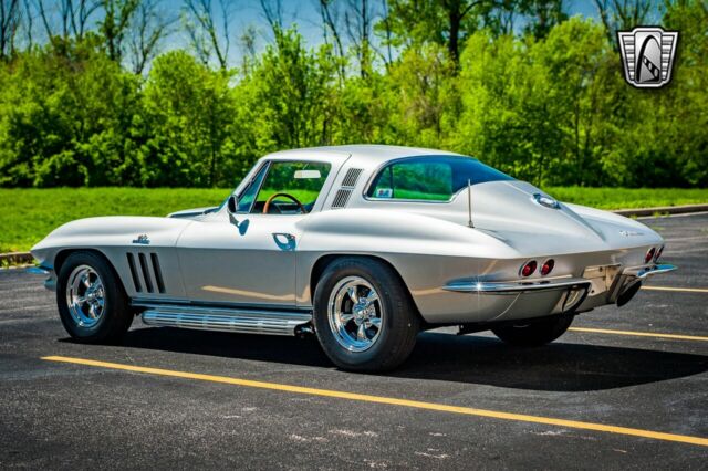 Chevrolet Corvette 1965 image number 27