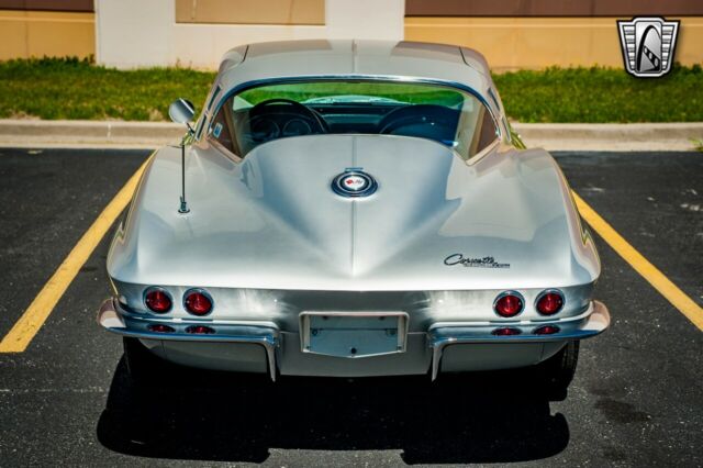 Chevrolet Corvette 1965 image number 28