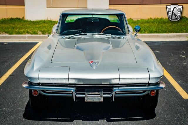 Chevrolet Corvette 1965 image number 32