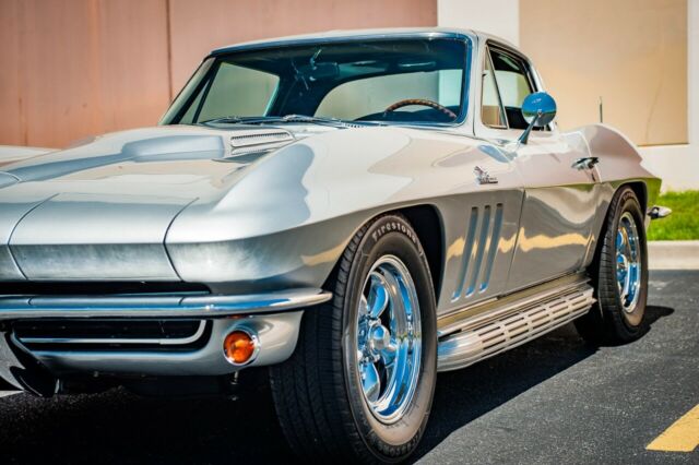 Chevrolet Corvette 1965 image number 33