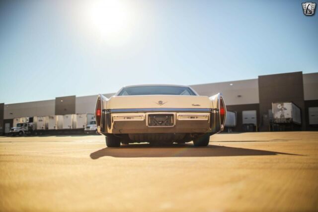 Cadillac DeVille 1972 image number 16