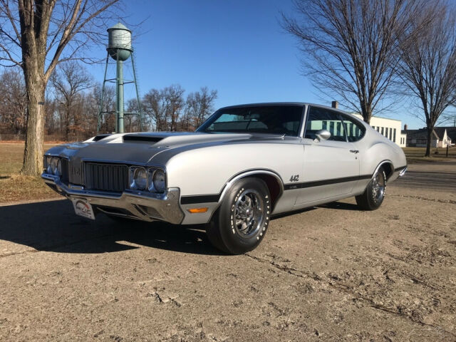 Oldsmobile Cutlass 1970 image number 23