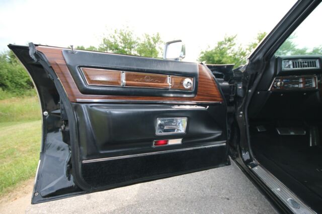 Cadillac Fleetwood 1976 image number 20