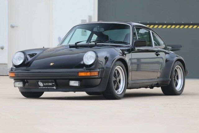 Porsche 911 1977 image number 1