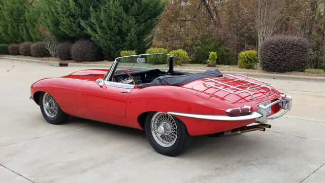 Jaguar E-Type 1965 image number 28