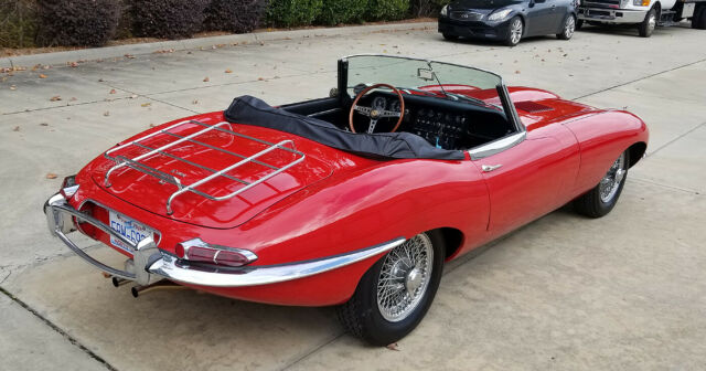 Jaguar E-Type 1965 image number 3