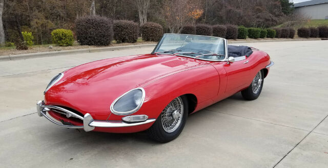 Jaguar E-Type 1965 image number 2