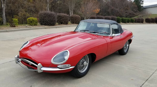 Jaguar E-Type 1965 image number 29