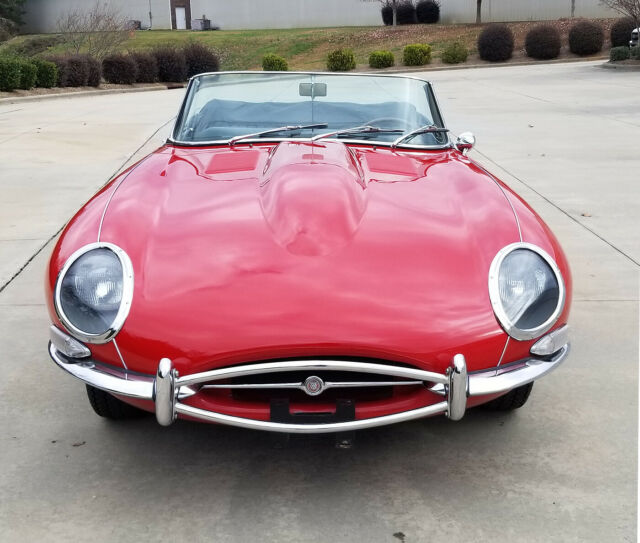 Jaguar E-Type 1965 image number 31