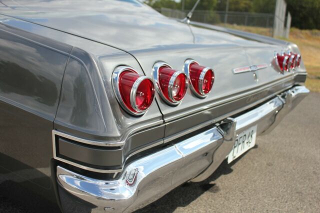 Chevrolet Impala 1965 image number 17