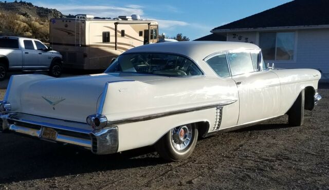 Cadillac coupe Deville 1957 image number 27