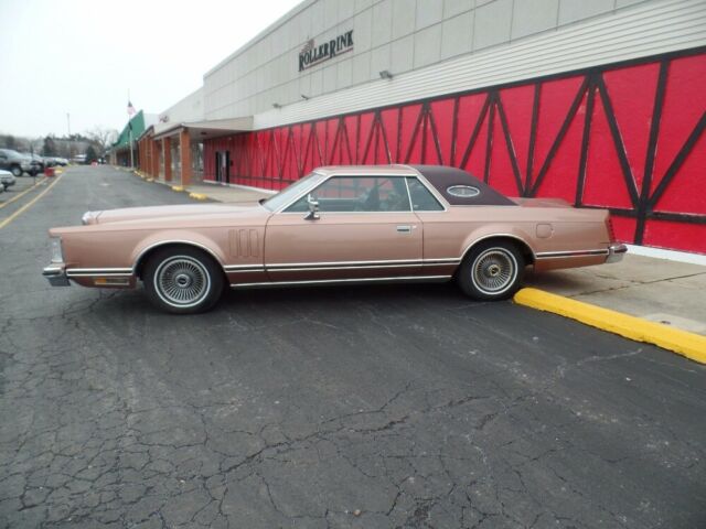 Lincoln Continental 1979 image number 2