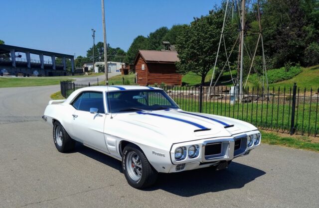 Pontiac Firebird 1969 image number 2