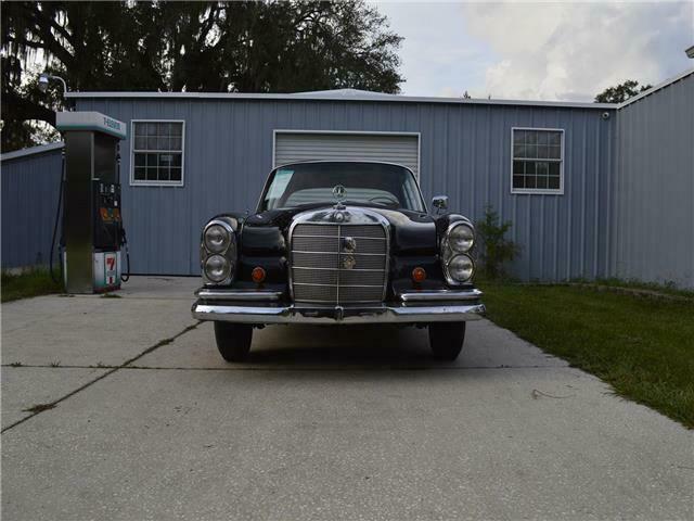 Mercedes-Benz 200-Series 1963 image number 1