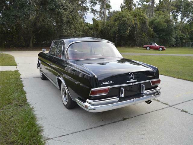 Mercedes-Benz 200-Series 1963 image number 10