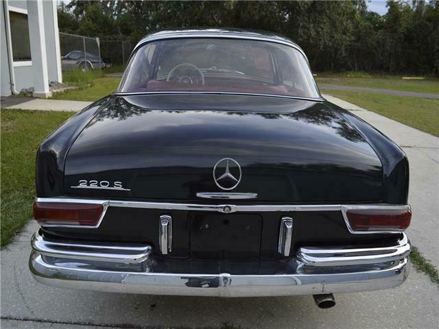 Mercedes-Benz 200-Series 1963 image number 8