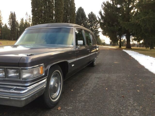 Cadillac Fleetwood 1975 image number 2