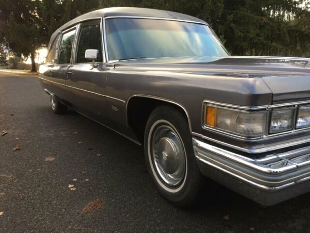 Cadillac Fleetwood 1975 image number 27