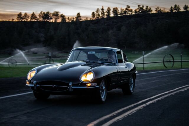 Jaguar E-Type 1967 image number 12