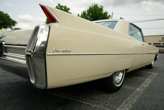 Cadillac DeVille 1964 image number 37