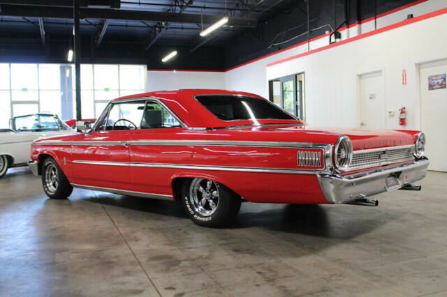 Ford Galaxie 1963 image number 11